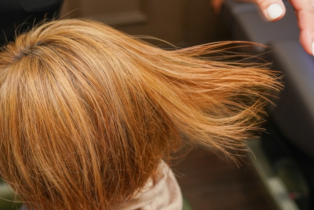 傷んでいる髪の毛