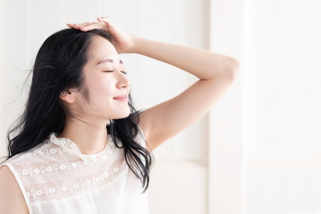 白髪染め　は髪を持ち上げ